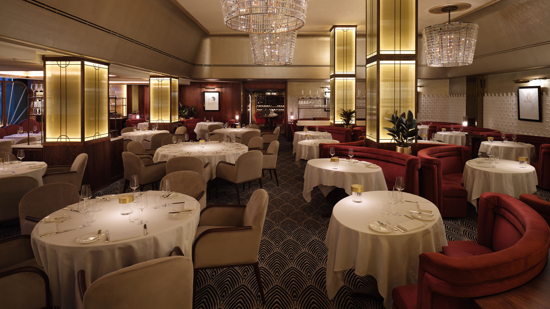 Art Deco dining room at Savoy Grill by Gordon Ramsay