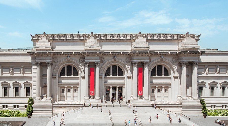 The Metropolitan Museum of Art facade on Fifth Avenue